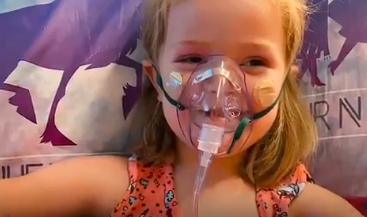 Video: una enfermera mostró a su hija de 3 años internada en terapia por coronavirus | Internacionales