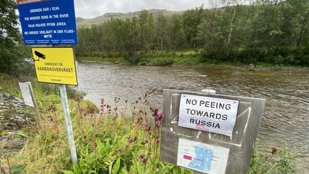 Insólita advertencia en un río de Noruega: está prohibido orinar mirando a Rusia | Internacionales