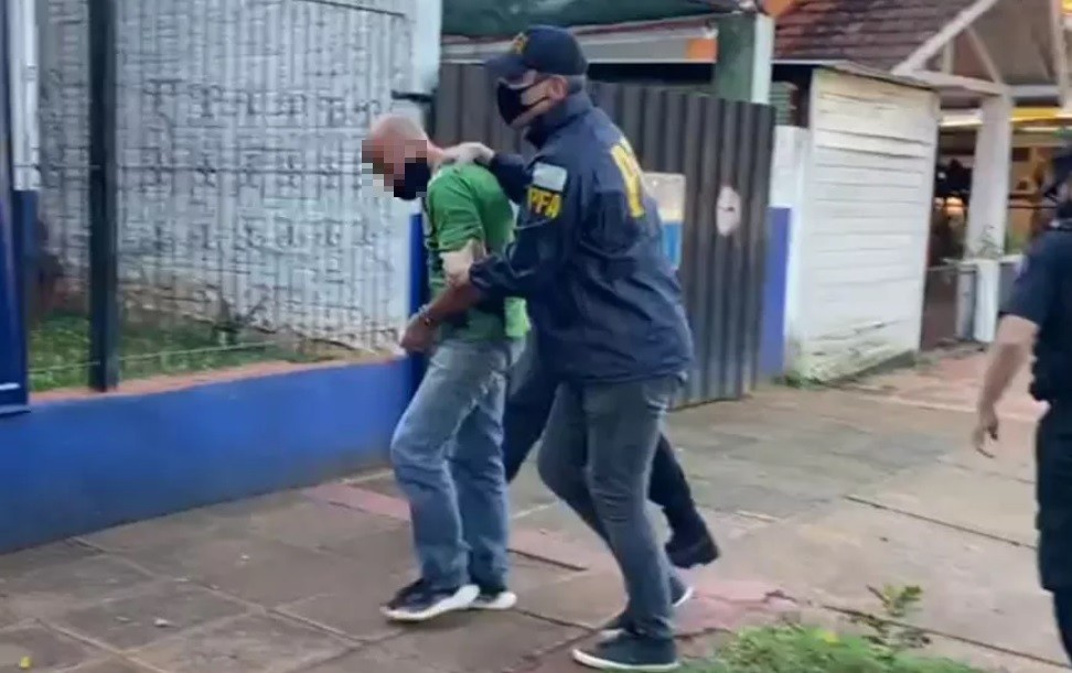 Tras seis años prófugo, cayó un hombre acusado de abusar y embarazar a una de sus hijas | Actualidad