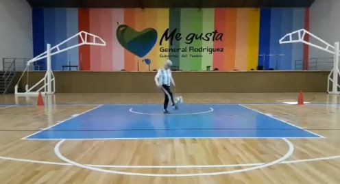 Video: Elba Selva, la única mujer en la categoría Fútbol Freestyle Adultos Mayores de los Juegos Bonaerenses | Deportes