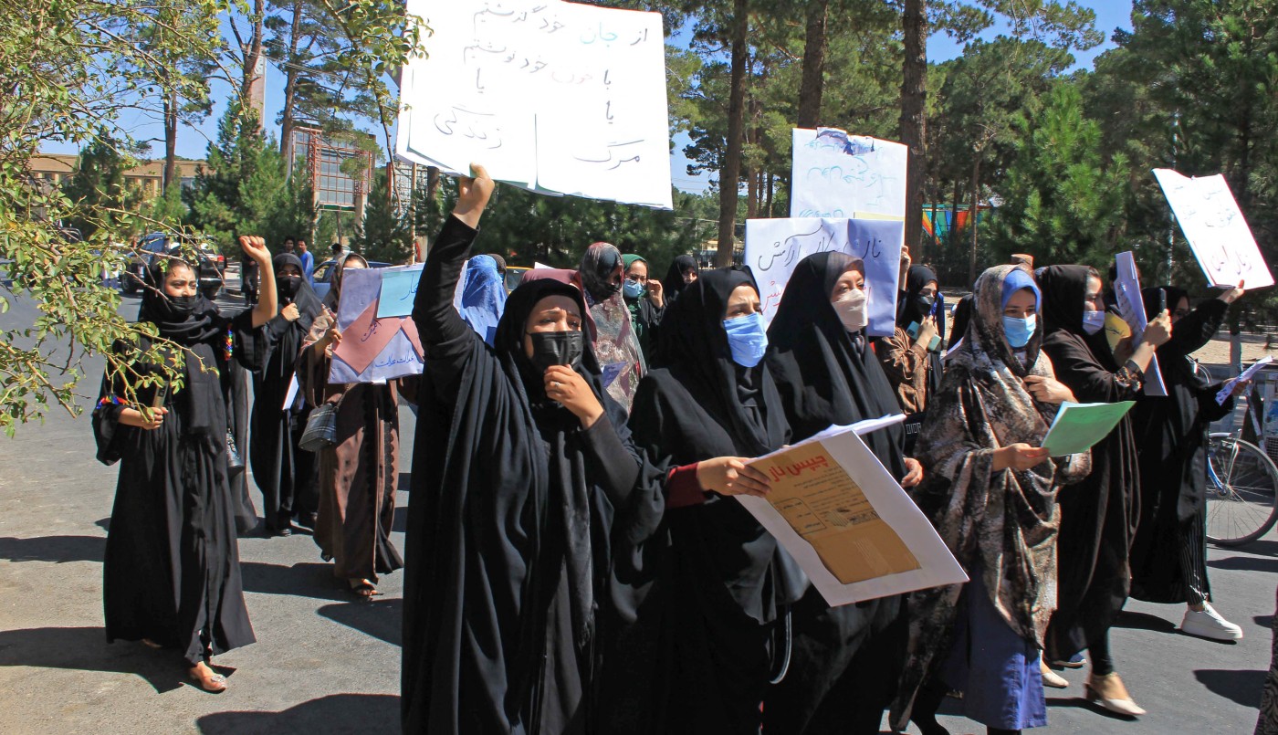 Mujeres afganas se manifiestan en Herat por sus derechos: "No tenemos miedo" | Internacionales
