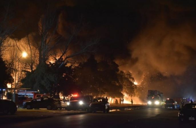 Espectacular incendio en una fábrica de pinturas en San Luis | Actualidad