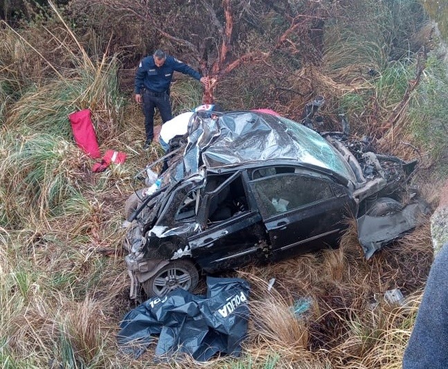 Desbarrancó un auto en Córdoba y murieron dos hermanas de 12 y 16 años: su papá se enteró por televisión | Actualidad