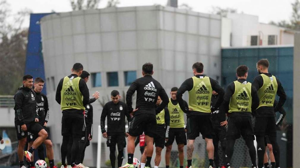 Un caso positivo en coronavirus de la delegación argentina concentrada en Ezeiza | Deportes