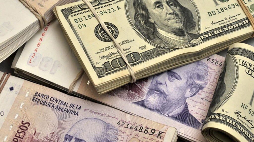 Detienen a una niñera acusada de vender drogas y de robar 90.000 dólares de una casa | Actualidad