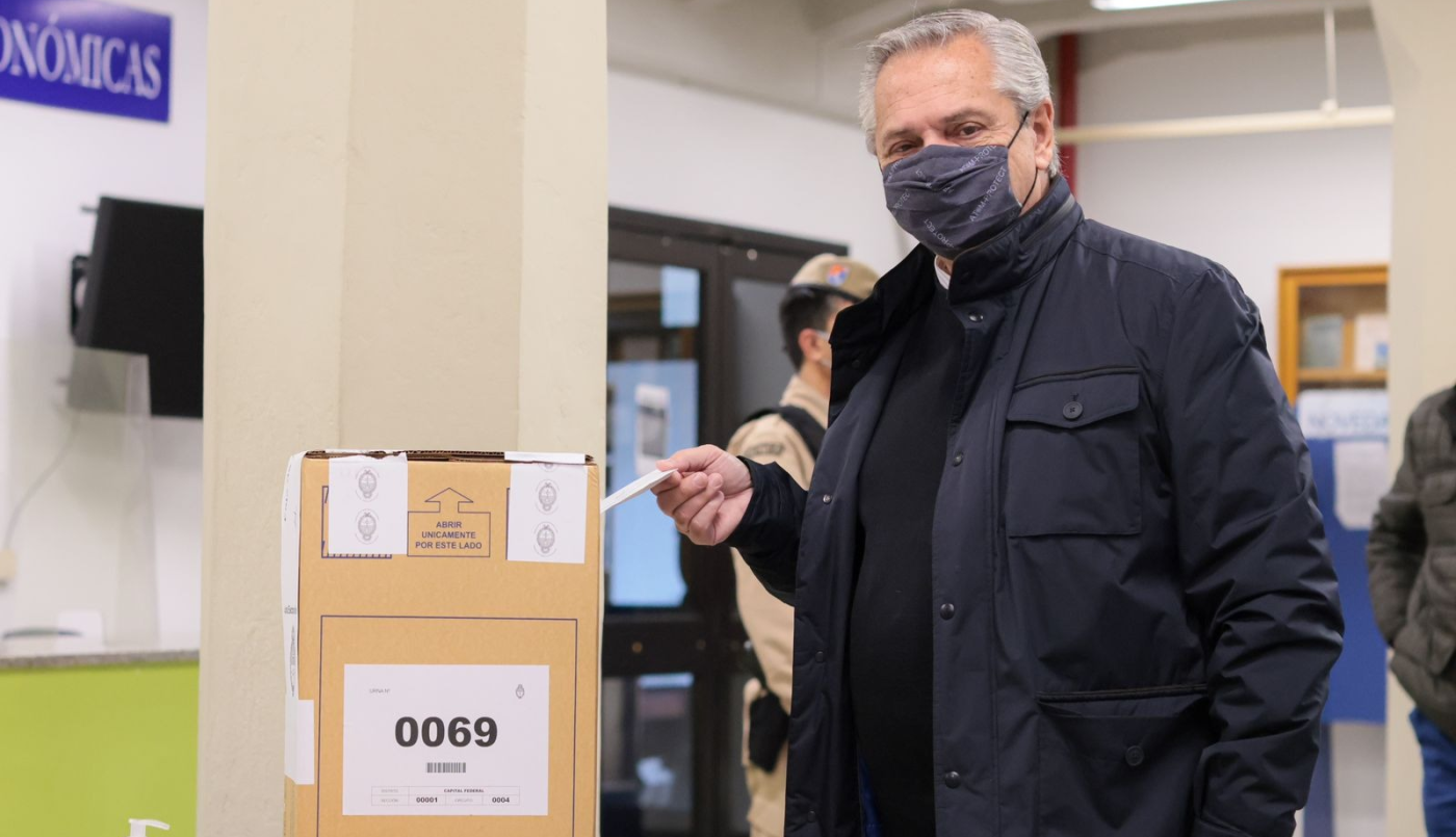 El Presidente votó temprano | Política