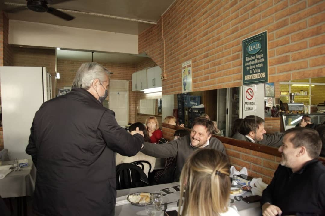 La previa del búnker: Alberto Fernández y Santoro en un bodegón | Política