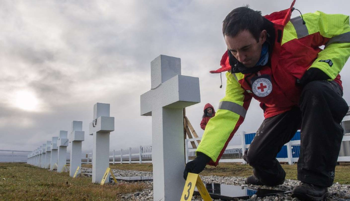 Identifican los restos de seis soldados argentinos inhumados en las Islas Malvinas | Actualidad