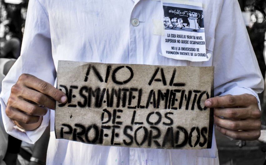 Alumnos y docentes marchan en defensa de los profesorados | Actualidad