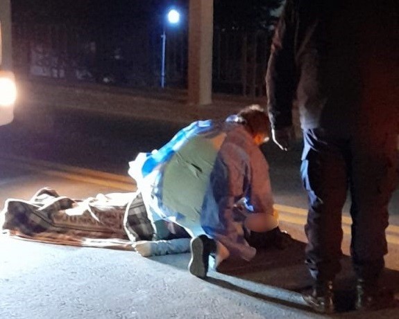 Pigüé: una adolescente se habría tirado debajo de un camion y se salvó de milagro | Actualidad