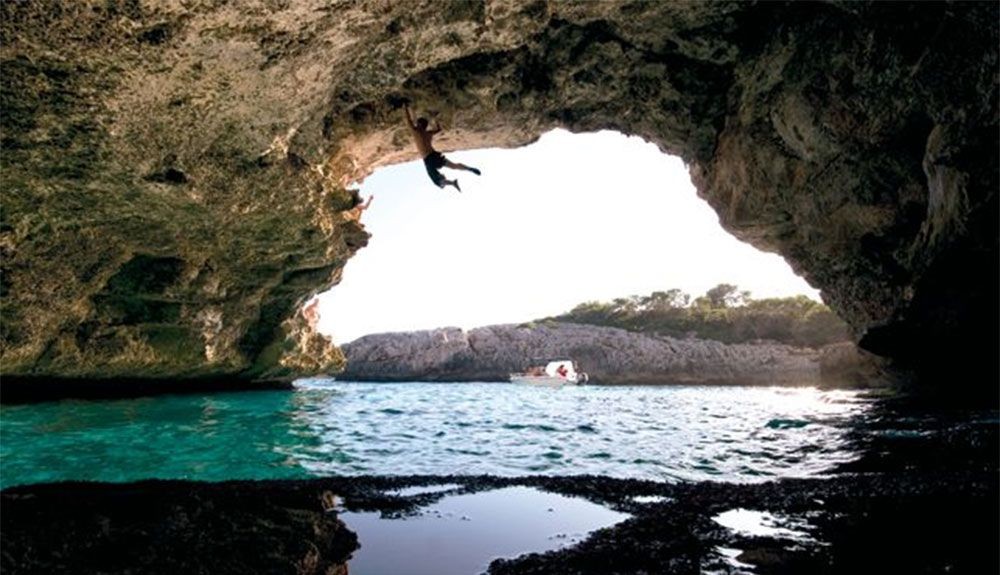 Murieron dos jóvenes cuando hacían "piscobloc" en Mallorca | Internacionales