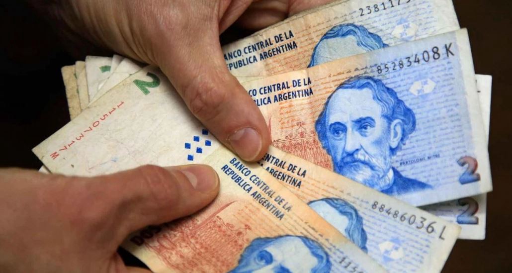 Una buena: extienden un mes el plazo para cambiar los billetes de dos pesos | Actualidad