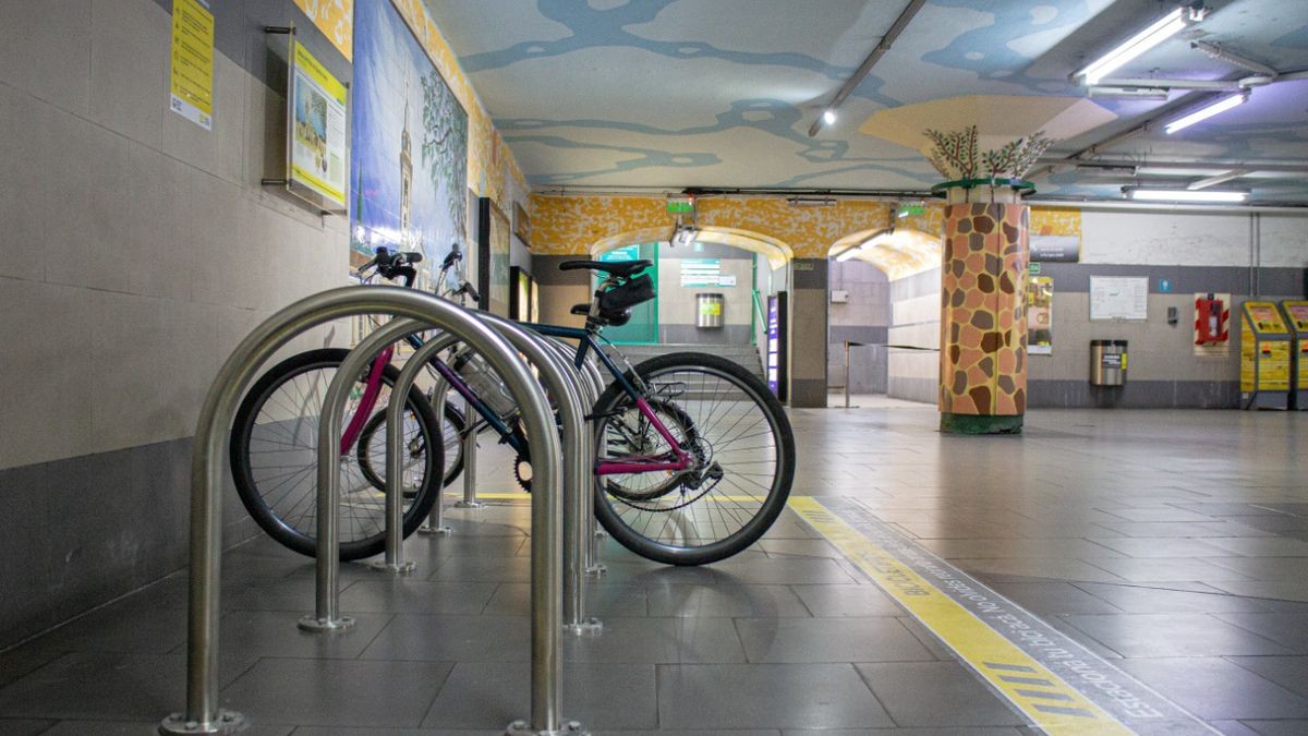 Instalan anclajes de bicicletas en las estaciones de subte para favorecer la intermodalidad | Actualidad