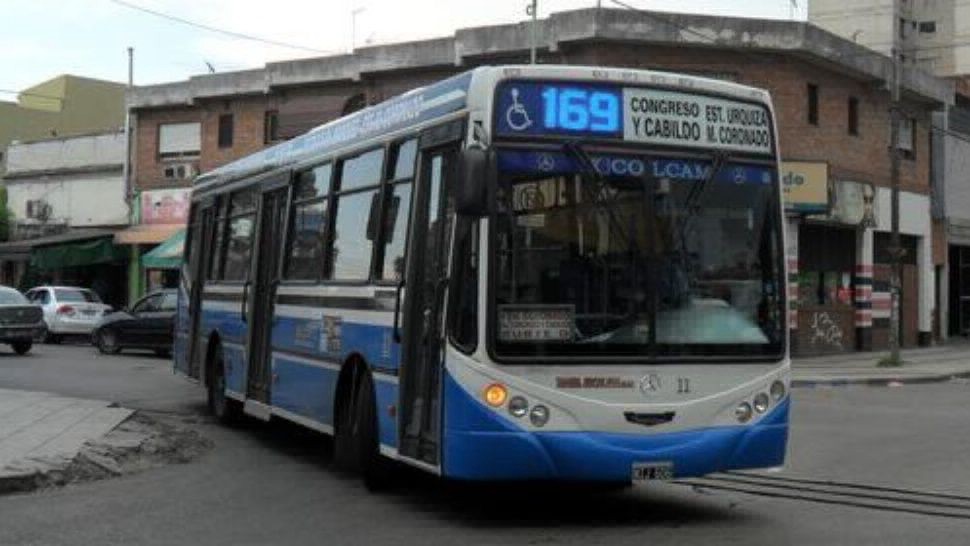 Colectiveros anunciaron un paro tras el ataque a un chofer de la línea 169 | Actualidad