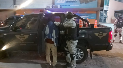 Narcomenudista “promotor cultural”: vendía droga envuelta en páginas de libros | Actualidad