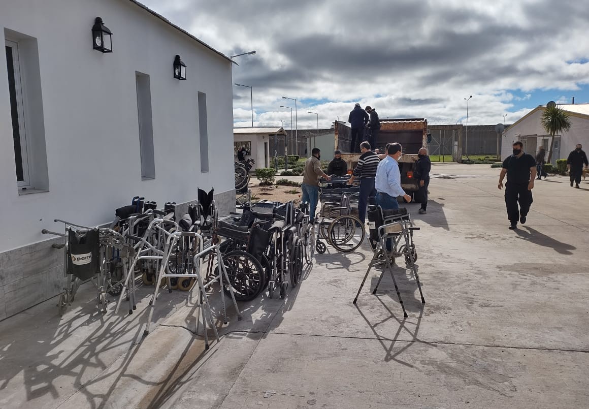 Detenidos restauraron camas ortopédicas y sillas de ruedas para afiliados del PAMI | Actualidad