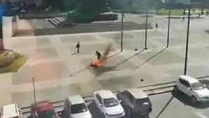 Un hombre se prendió fuego frente a la sede del Gobierno de Uruguay en Montevideo | Internacionales