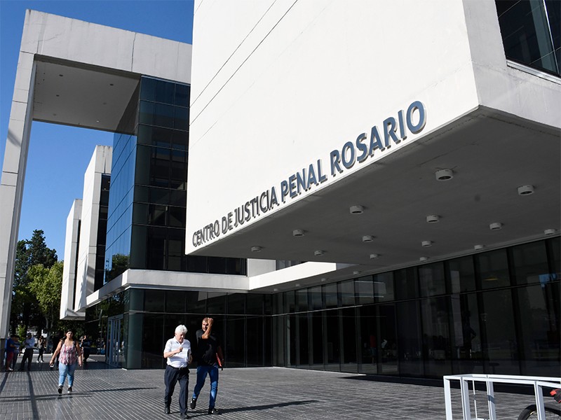 Nueve tiros al aire cerca del Centro de Justicia Penal de Rosario | Actualidad