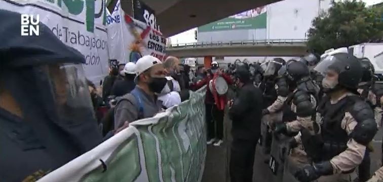 Corte de tránsito por una protesta de tercerizados en el Puente Pueyrredón | Actualidad