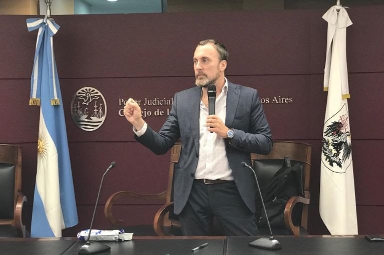 Ordenan a un banco que suspenda el cobro de un crédito obtenido mediante una estafa | Actualidad