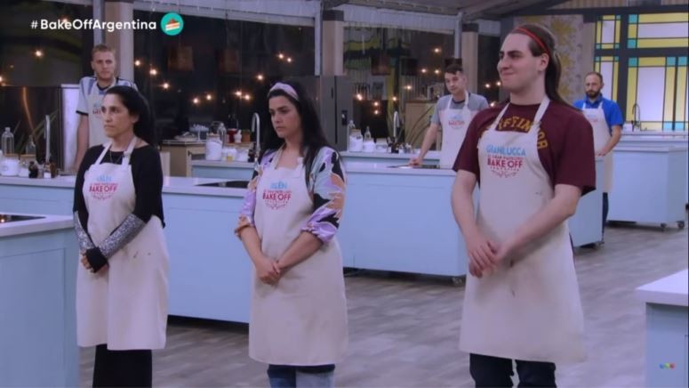 Bake Off: la torta de cupcakes generó furor en las redes y dejó a una participante fuera de certamen | Espectáculos