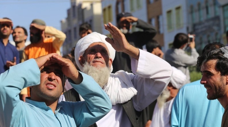 Talibanes ejecutaron y colgaron de grúas a 4 supuestos secuestradores | Internacionales