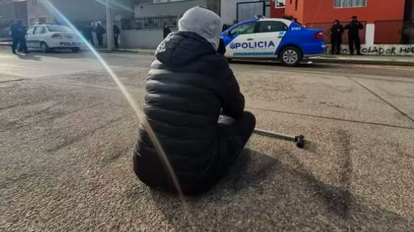 La protesta de la madre de Millaray Cattani, la chica de 15 años que se quitó la vida tras ser violada | Actualidad