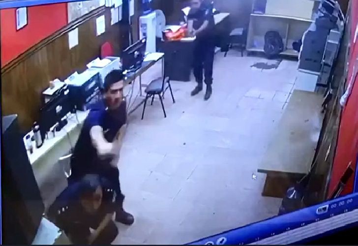 Los audios de la banda que atacó la comisaría de San Justo: "Mato a un par hoy" | Actualidad