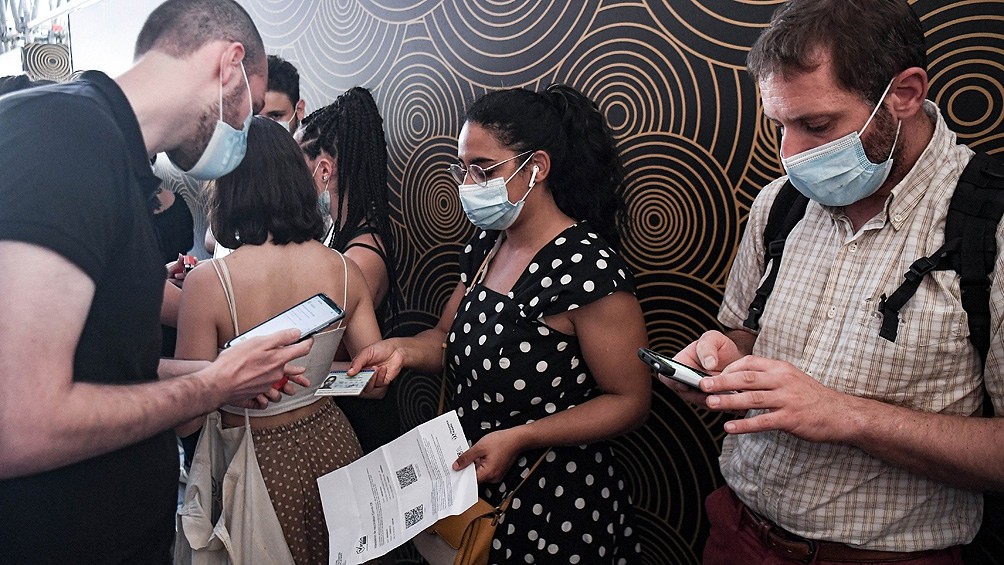 Francia anunció que extenderá el uso del pasaporte sanitario hasta mediados de 2022 | Internacionales