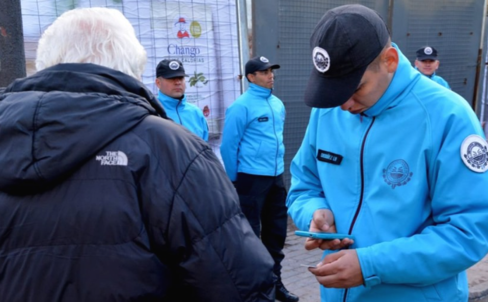 El Gobierno aclaró que la Policía Federal no será la encargada de chequear que los hinchas estén vacunados | Deportes