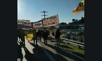 Colectiveros protestan con un corte de tránsito en la Autopista del Oeste, mano a Capital | Actualidad