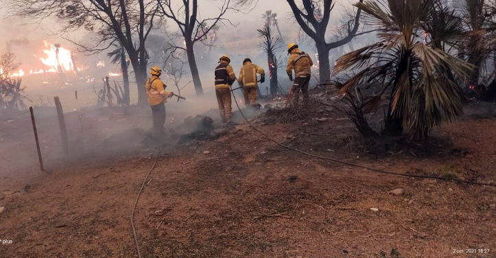 Fuego trágico en el norte de Córdoba: dos personas murieron y otra lucha por su vida | Actualidad
