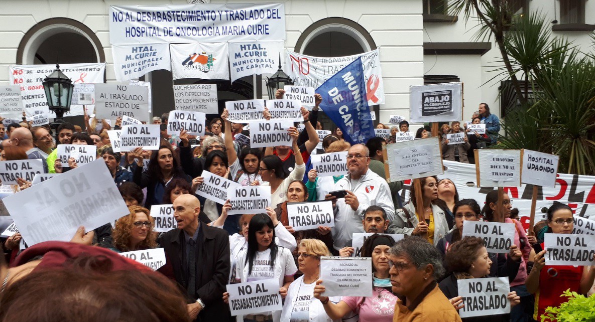 Pacientes y médicos abrazaron al hospital oncológico María Curie para rechazar su traslado | Actualidad