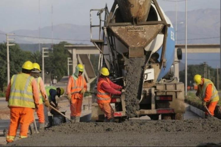 Manzur y ministros presentaron en la Uocra el programa "A construir" | Política