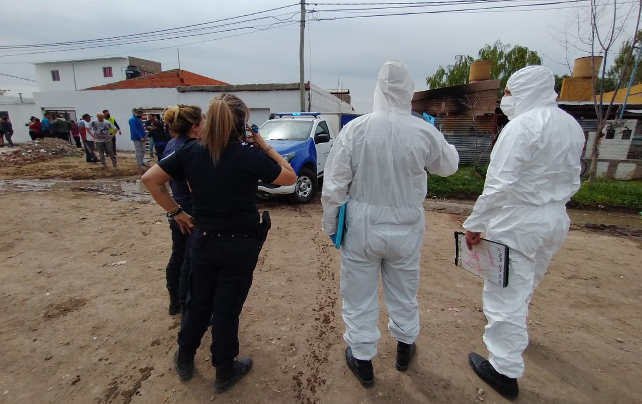 La familia fallecida se refugió en una habitación con rejas y quedó atrapada entre las llamas | Actualidad