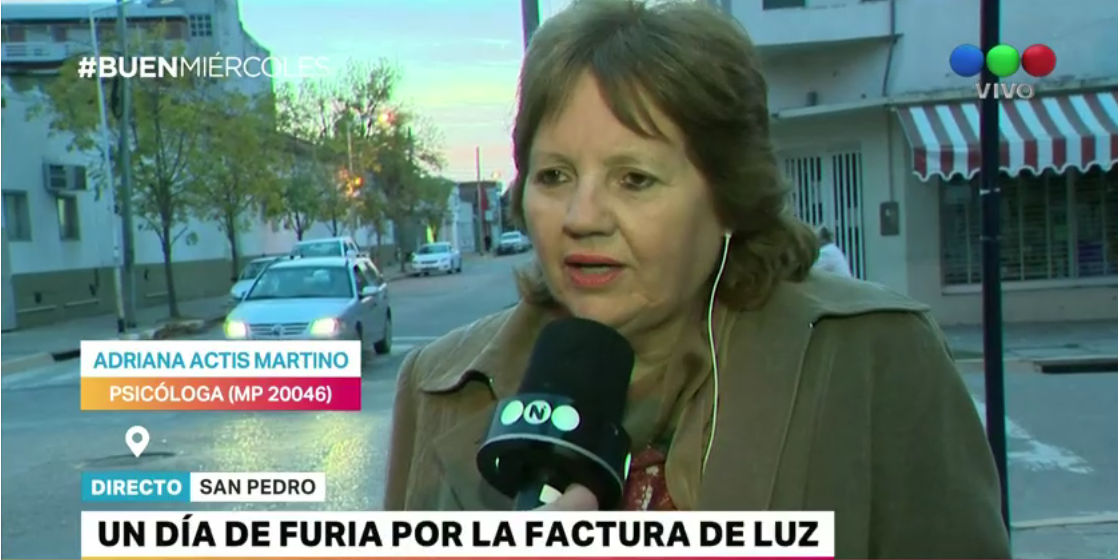 A lo Cenicienta: entró a su cumpleaños de 15 en una impresionante carroza | Actualidad