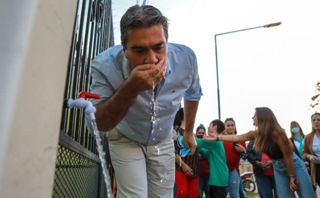 Video: Capitanich se quebró al inaugurar una obra de agua potable frente a vecinos | Política