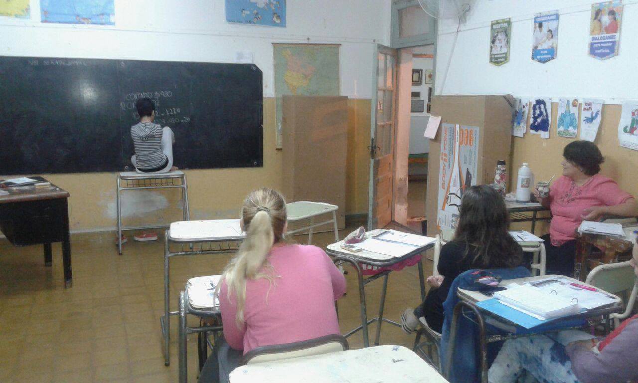 Le niegan la pensión por discapacidad a una joven que nació sin brazos | Actualidad
