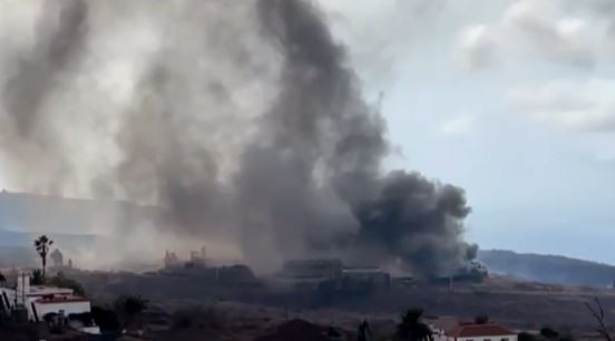 La lava del volcán de La Palma quemó una cementera y su nube tóxica obligó a confinar a más de 3.000 personas | Clima, naturaleza y medio ambiente