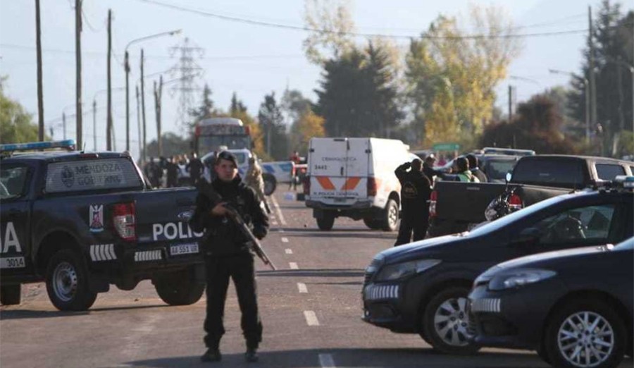"Encontramos otro cuerpo, le falta la cabeza": el dramático pedido de ayuda tras la muerte de dos policías | Actualidad