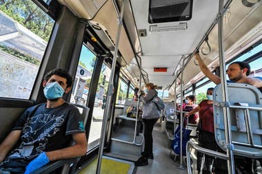Conductores y pasajeros deberán continuar usando barbijos en unidades de transporte y estaciones | Actualidad