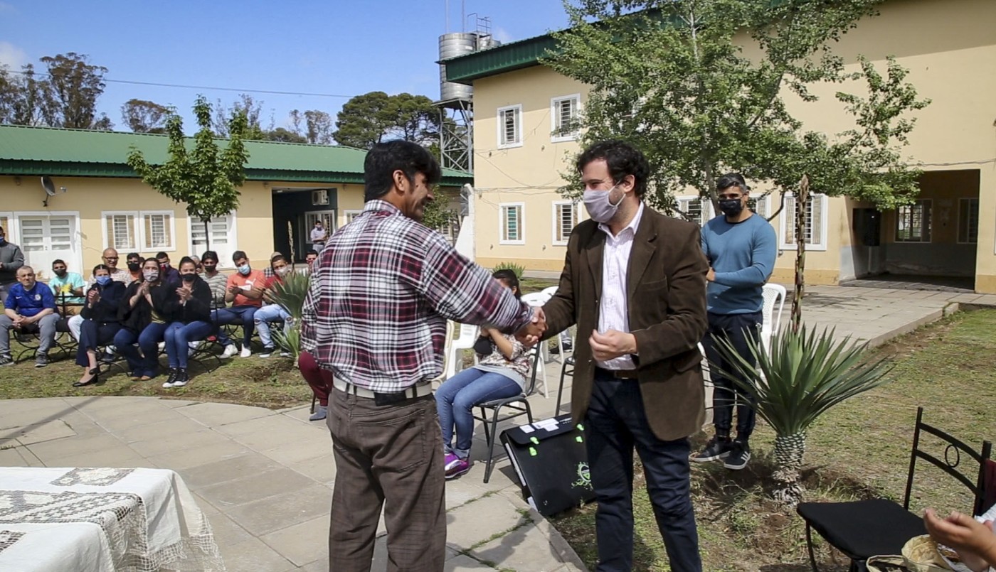 Entregaron diploma al primer preso pampeano que se recibió de Procurador en situación de encierro | Actualidad