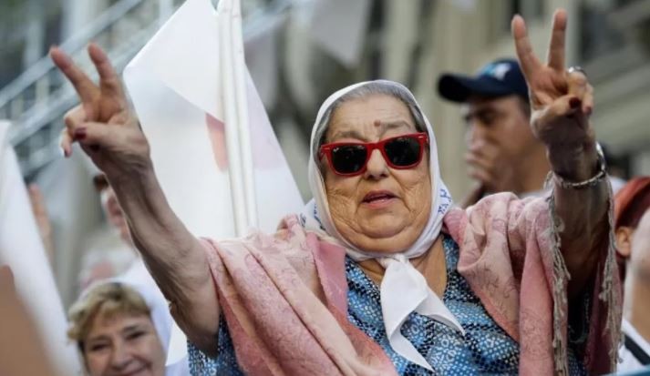 En el Día de la Lealtad, Hebe de Bonafini criticó a Alberto Fernández: "Usted siempre se junta con los ricos y a nosotros ni nos escucha" | Política