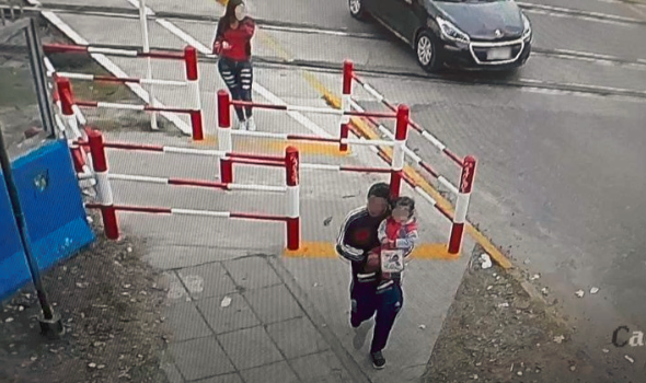El video que muestra al cuñado de la enfermera abandonando a su hija | Actualidad