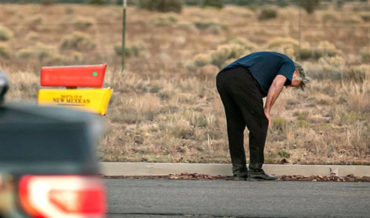 Las primeras imágenes de Alec Baldwin tras provocar un tiroteo accidental en el rodaje de una película | Espectáculos