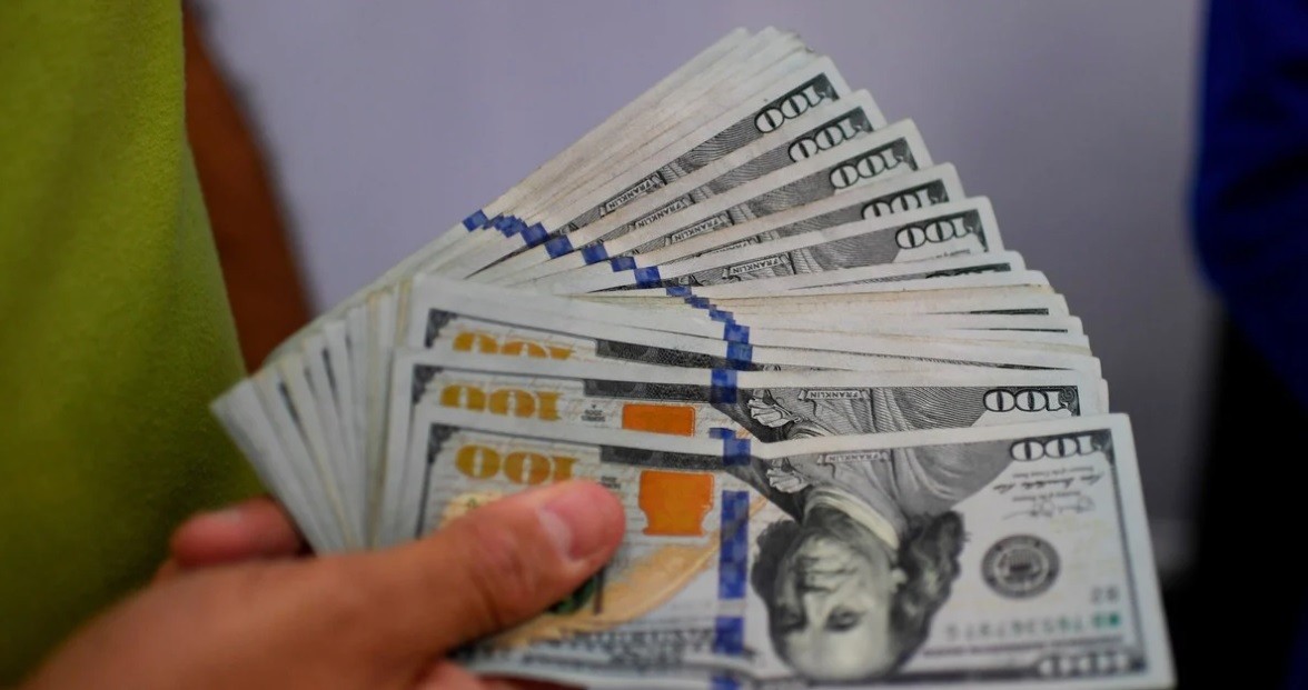 Tras alcanzar su máximo histórico, el dólar blue retrocede | Economía