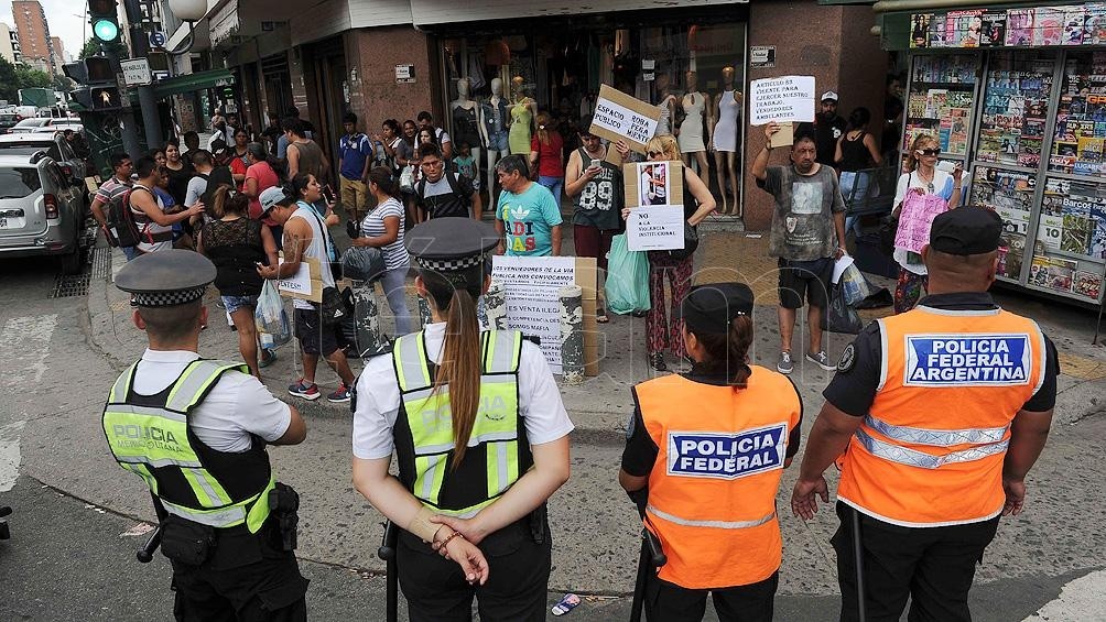 Vendedores ambulantes de Once se movilizan "contra ataques y mensajes difamatorios" | Actualidad