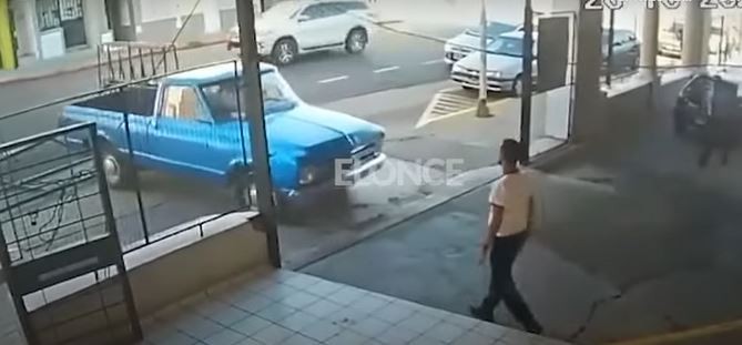 Video: Un infractor derribó el portón de un depósito municipal y se llevó su vehículo | Actualidad