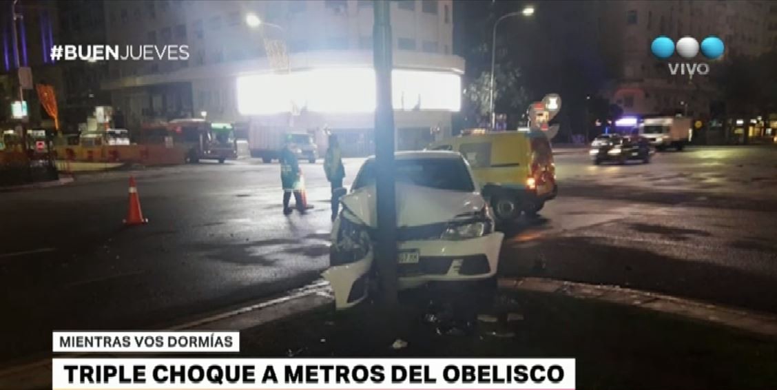 Triple choque a metros del Obelisco | Actualidad