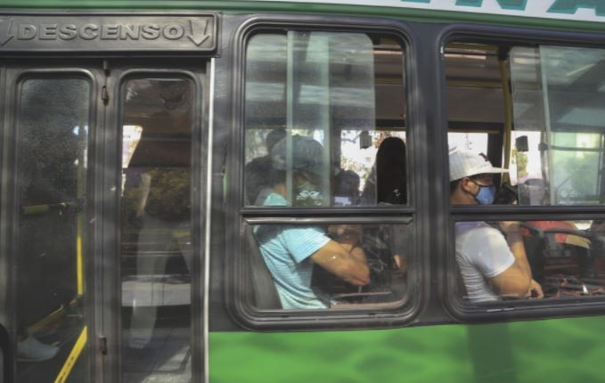 Encuesta posconfinamiento: el 73.7% volvió a la oficina y el 76,7% viaja en subte, colectivo y tren | Actualidad